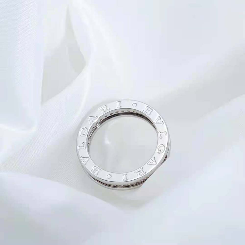 Women B.zero1 One-Band Ring in 18 KT White Gold Set with Pave Diamonds on the Spiral