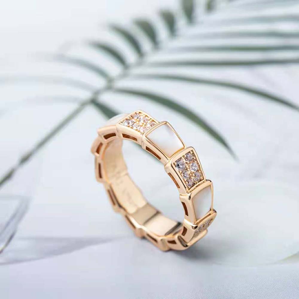 Women Ring in 18 KT Rose Gold-White