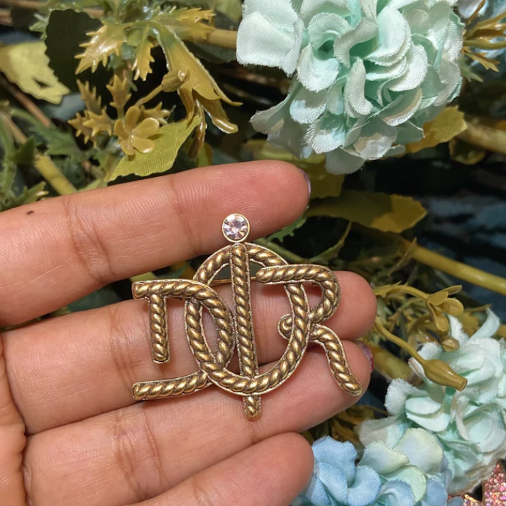 LuxuryClassic Brooch