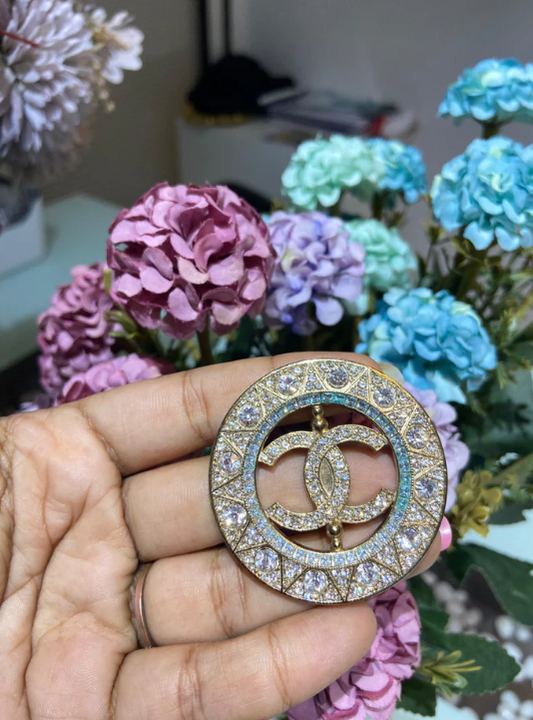 Luxury round embellished brooch